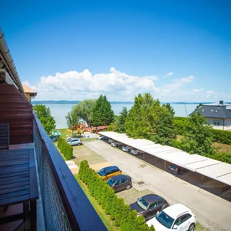 945 - A Balatonoszoedi Hullam Uedueloparkban Panoramas Apartmanban Szallas 아파트 *