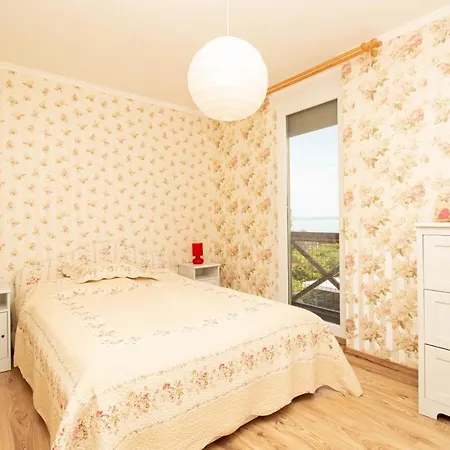 945 - A Balatonoszoedi Hullam Uedueloparkban Panoramas Apartmanban Szallas