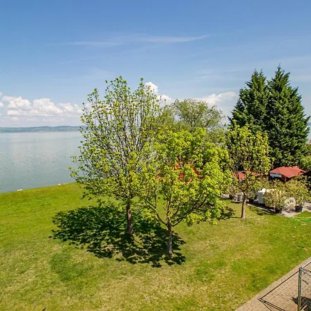 945 - A Balatonoszoedi Hullam Uedueloparkban Panoramas Apartmanban Szallas Balatonoszod