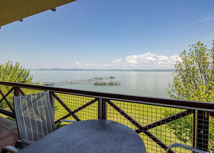 945 - A Balatonoszoedi Hullam Uedueloparkban Panoramas Apartmanban Szallas 아파트 *